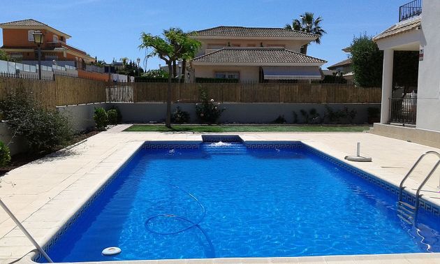 Foto 1 de Xalet en venda a calle Sierra del Gigante de 4 habitacions amb terrassa i piscina
