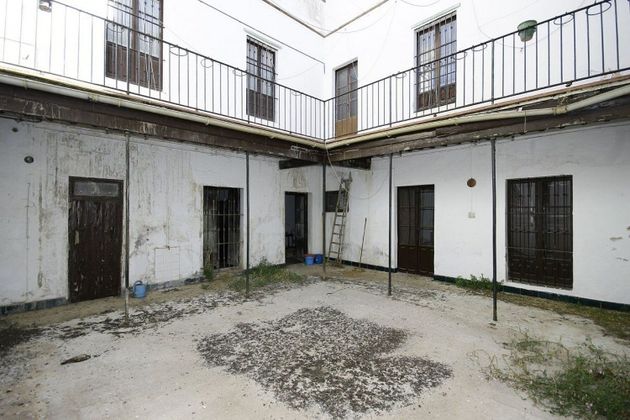 Foto 1 de Venta de casa en Centro - Alcalá de Guadaira de 11 habitaciones con terraza