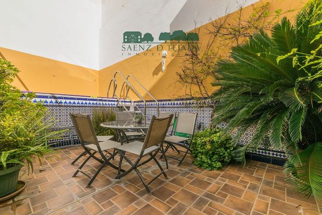 Foto 1 de Casa adosada en venta en plaza De la Magdalena Sevilla de 5 habitaciones con terraza y piscina