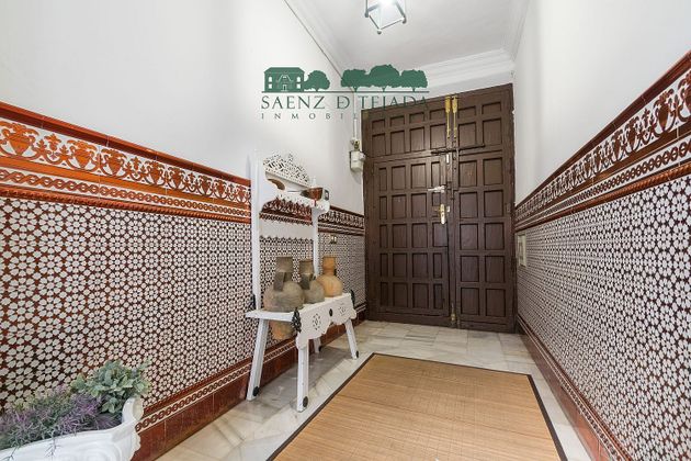 Foto 2 de Casa adosada en venta en plaza De la Magdalena Sevilla de 5 habitaciones con terraza y piscina