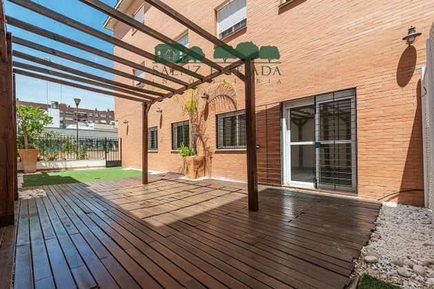Foto 1 de Piso en venta en calle Beatriz de Suabia de 5 habitaciones con terraza y piscina