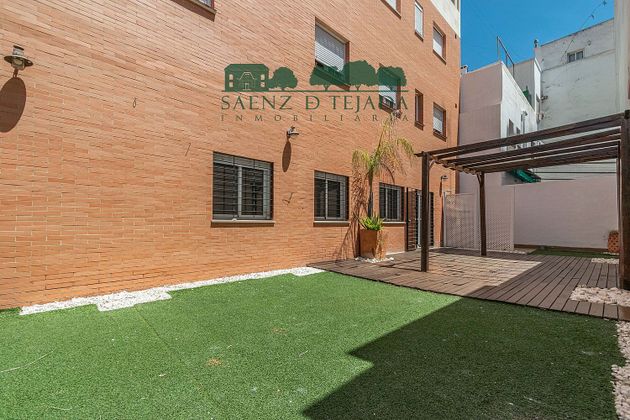 Foto 2 de Piso en venta en calle Beatriz de Suabia de 5 habitaciones con terraza y piscina