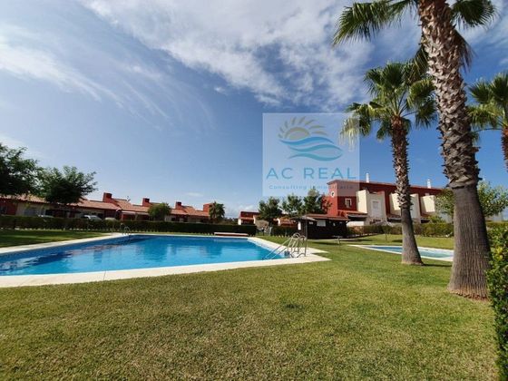 Foto 1 de Casa en venta en Ayamonte ciudad de 4 habitaciones con terraza y piscina