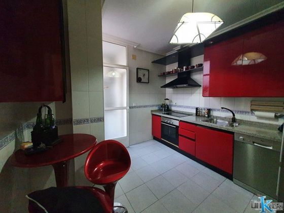 Foto 2 de Dúplex en venta en Linares de 4 habitaciones con piscina y garaje