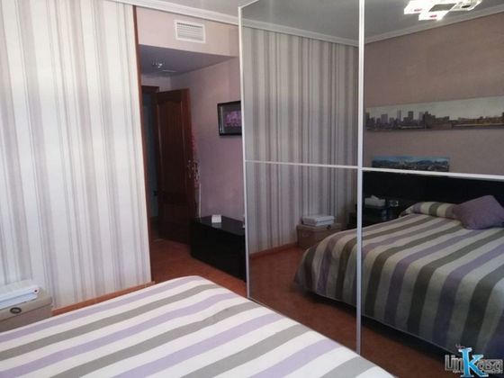 Foto 2 de Pis en venda a Linares de 2 habitacions amb garatge i balcó