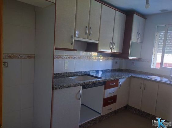 Foto 2 de Piso en venta en Linares de 3 habitaciones con garaje y aire acondicionado