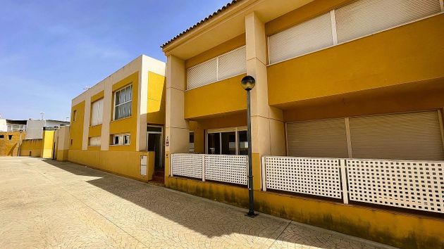 Foto 2 de Casa en venda a calle Alonso Niño de 4 habitacions amb terrassa i garatge