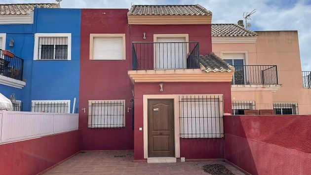 Foto 1 de Casa adossada en venda a calle Farol de 3 habitacions amb terrassa i jardí