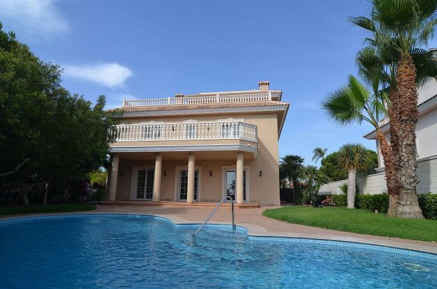 Foto 2 de Casa en venda a Cabo Roig - La Zenia de 5 habitacions amb terrassa i piscina
