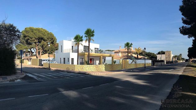 Foto 2 de Casa en venda a Dehesa de Campoamor - La Regia - Aguamarina de 5 habitacions amb terrassa i piscina