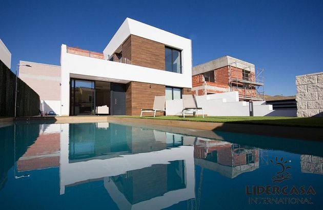 Foto 1 de Casa en venda a calle De L'orxa de 3 habitacions amb terrassa i piscina
