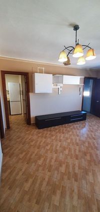 Foto 2 de Pis en lloguer a Melilla de 2 habitacions amb mobles