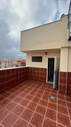 Foto 1 de Àtic en lloguer a Melilla de 1 habitació amb terrassa i mobles