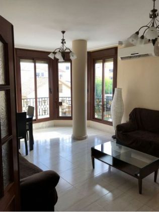 Foto 1 de Piso en alquiler en calle Coronel Cebollino Melilla de 4 habitaciones con muebles y aire acondicionado