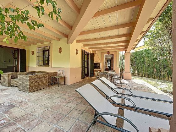 Foto 2 de Casa adossada en venda a calle Cortes de 4 habitacions amb terrassa i piscina