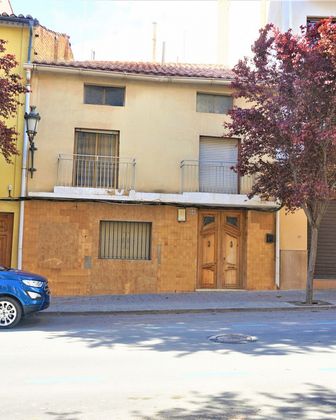 Foto 1 de Casa adossada en venda a calle Reyes Catolicos de 10 habitacions amb terrassa i garatge