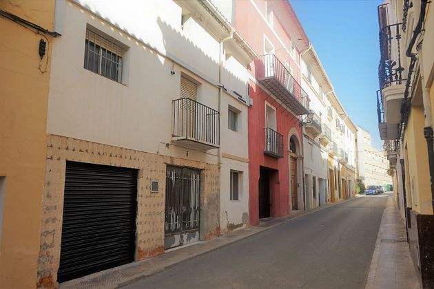 Foto 1 de Casa adossada en venda a calle Pérez Arcas de 4 habitacions amb terrassa i garatge