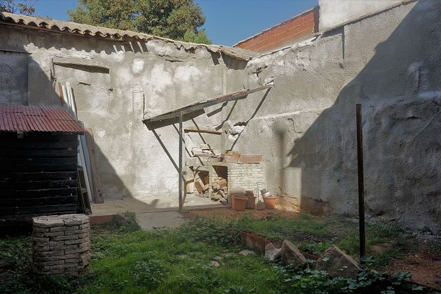 Foto 2 de Casa adossada en venda a calle Pérez Arcas de 4 habitacions amb terrassa i garatge