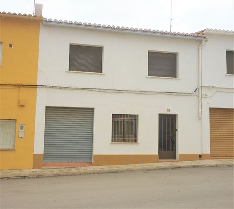 Foto 1 de Casa adossada en venda a calle Caracuesta de 5 habitacions amb terrassa i garatge