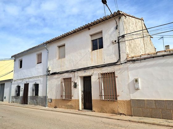 Foto 1 de Casa adossada en venda a calle Caracuesta de 4 habitacions amb terrassa i garatge