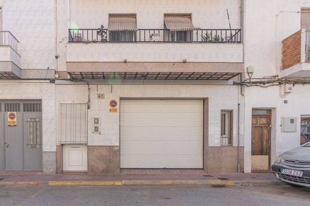 Foto 2 de Chalet en venta en Alginet de 7 habitaciones con terraza y garaje
