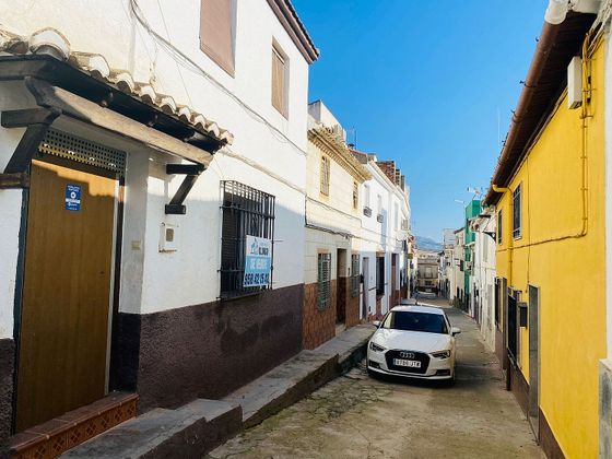 Foto 1 de Casa adossada en venda a calle Macias de 4 habitacions amb terrassa