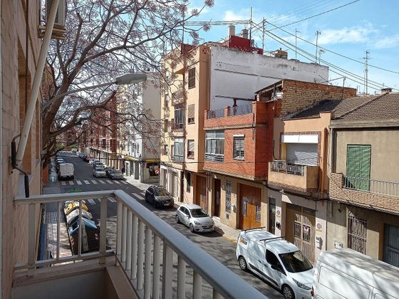 Foto 2 de Venta de piso en calle Ador de 4 habitaciones con balcón y aire acondicionado