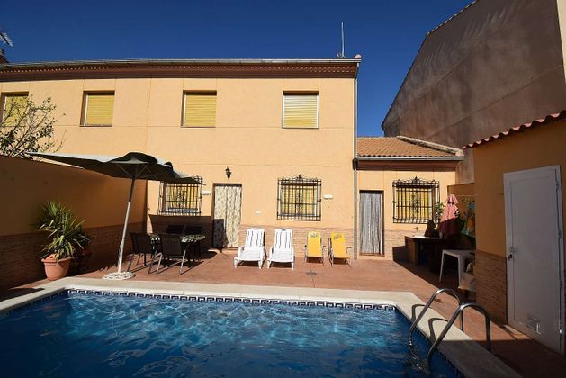Foto 1 de Casa adossada en venda a calle Zurbarán de 3 habitacions amb piscina i aire acondicionat