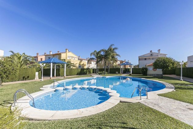 Foto 1 de Pis en lloguer a Oliva Nova de 2 habitacions amb terrassa i piscina