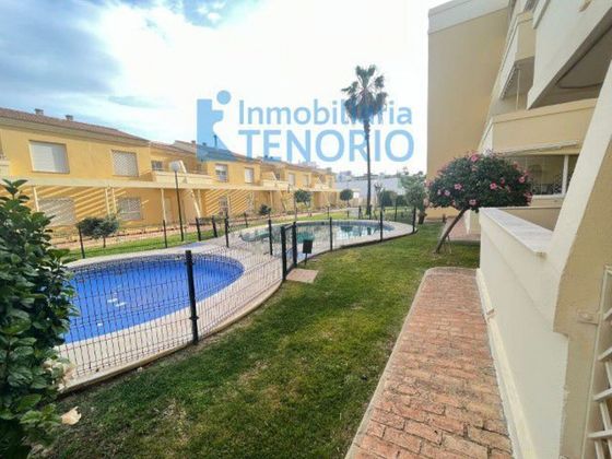Foto 2 de Venta de piso en avenida Castilla de 2 habitaciones con terraza y piscina