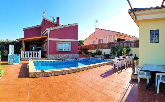 Foto 1 de Venta de chalet en Monserrat de 5 habitaciones con terraza y piscina