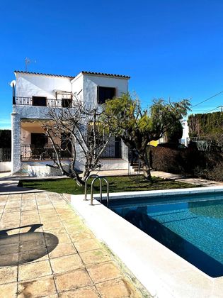Foto 2 de Chalet en venta en El Grao de 4 habitaciones con terraza y piscina