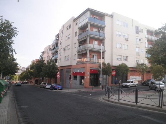 Foto 1 de Venta de local en calle Comarca de la Vera de 195 m²