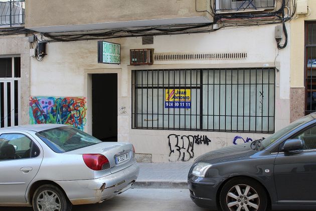 Foto 2 de Local en venda a calle Madrid de 144 m²