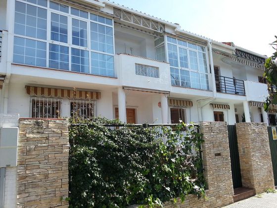 Foto 1 de Casa en venda a calle De Los Rosales de 5 habitacions amb terrassa i balcó