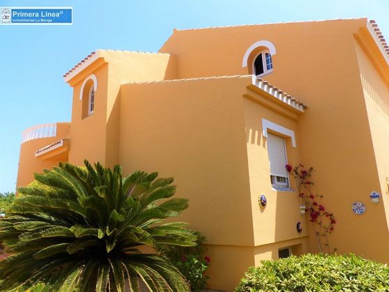 Foto 1 de Chalet en venta en Playa Honda - Playa Paraíso de 3 habitaciones con terraza y piscina