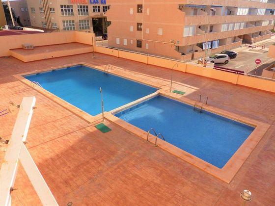 Foto 2 de Pis en venda a Zona Entremares de 2 habitacions amb terrassa i piscina