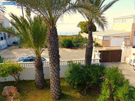 Foto 2 de Xalet en venda a Playa de las Gaviotas-El Pedrucho de 6 habitacions amb terrassa i jardí