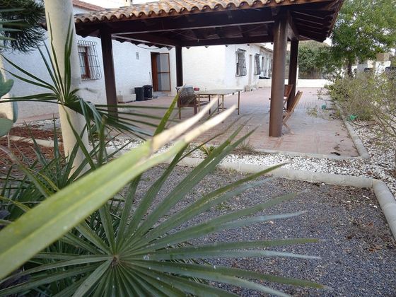 Foto 2 de Casa rural en venda a Perín de 3 habitacions amb piscina i jardí