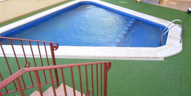 Foto 1 de Venta de piso en Roche de 2 habitaciones con terraza y piscina