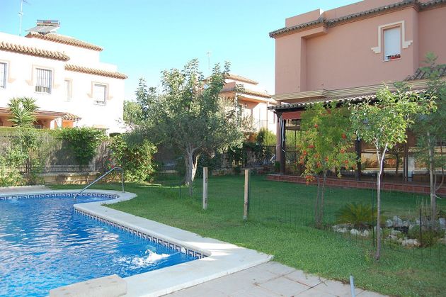 Foto 2 de Xalet en venda a Ciudad Expo de 5 habitacions amb piscina i jardí