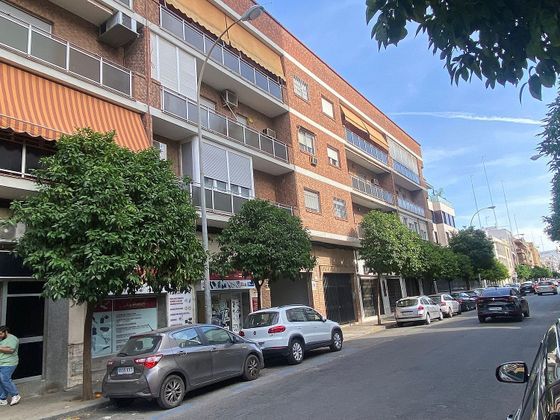 Foto 1 de Venta de piso en calle Jose Luis de Casso de 4 habitaciones con garaje y aire acondicionado