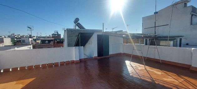 Foto 2 de Casa adossada en venda a calle Torrecillas Torreblanca de 6 habitacions amb terrassa i garatge