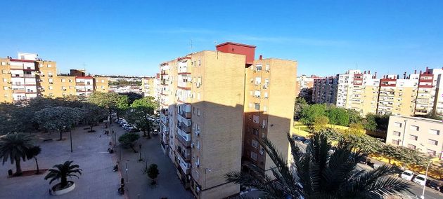 Foto 1 de Piso en venta en plaza Generalife de 3 habitaciones con terraza y aire acondicionado