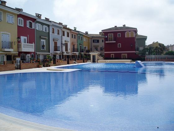 Foto 2 de Piso en alquiler en Port Saplaya de 2 habitaciones con terraza y piscina