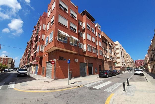 Foto 1 de Venta de piso en calle De Josep Esteve de 1 habitación y 81 m²