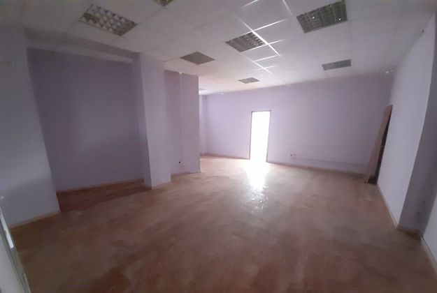 Foto 2 de Venta de piso en calle De Josep Esteve de 1 habitación y 81 m²
