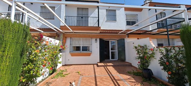 Foto 1 de Alquiler de casa adosada en calle Concha Espina de 4 habitaciones con terraza y piscina