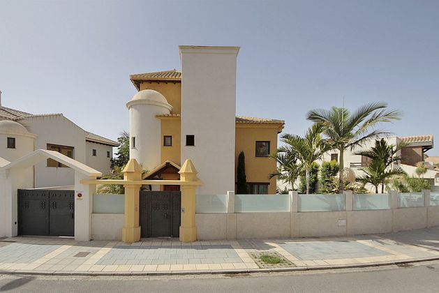 Foto 2 de Xalet en venda a calle Rector Juan de Dios López González de 3 habitacions amb terrassa i piscina