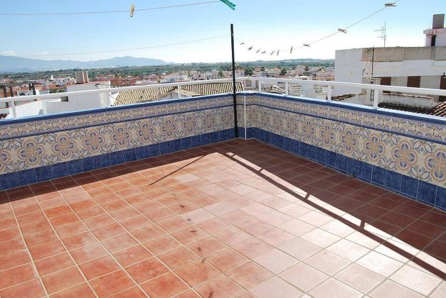 Foto 1 de Xalet en venda a Salobreña de 5 habitacions amb terrassa i garatge
